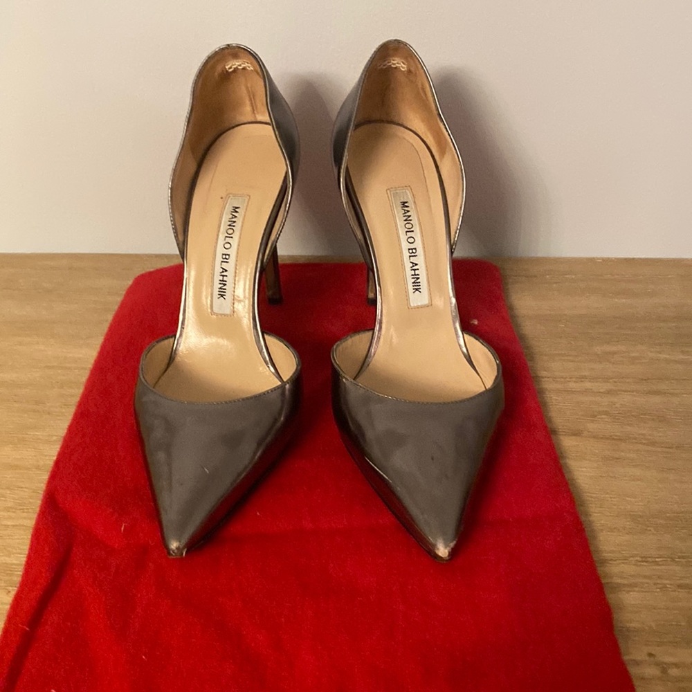 Used Manolo Blahink heels size 8